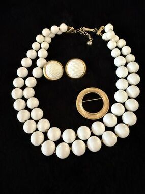 Vintage Crown Trifari Mid Century White Enamel Gold Milk Glass Jewelry Set
